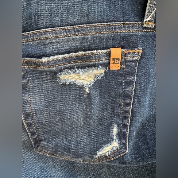 Joe’s Woman’s Distressed Denim Shorts 🤎 - Picture 6 of 9